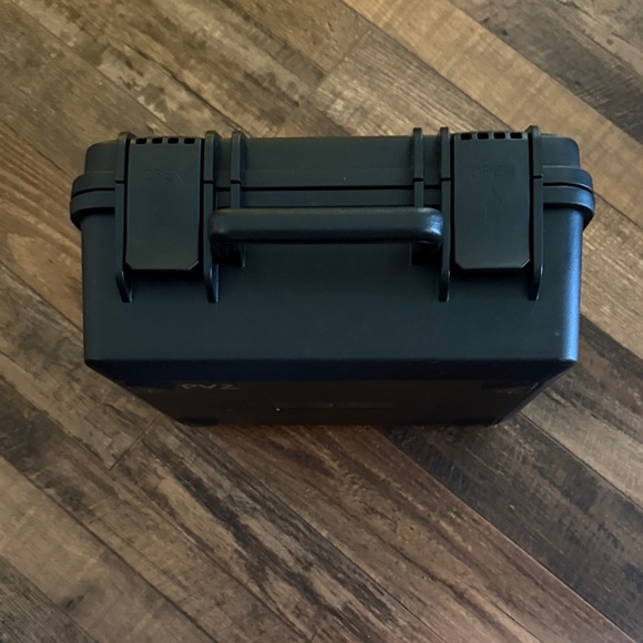 Meta 3 VR Headset with Controllers, charger & hard carrying case. - Picture 8 of 8